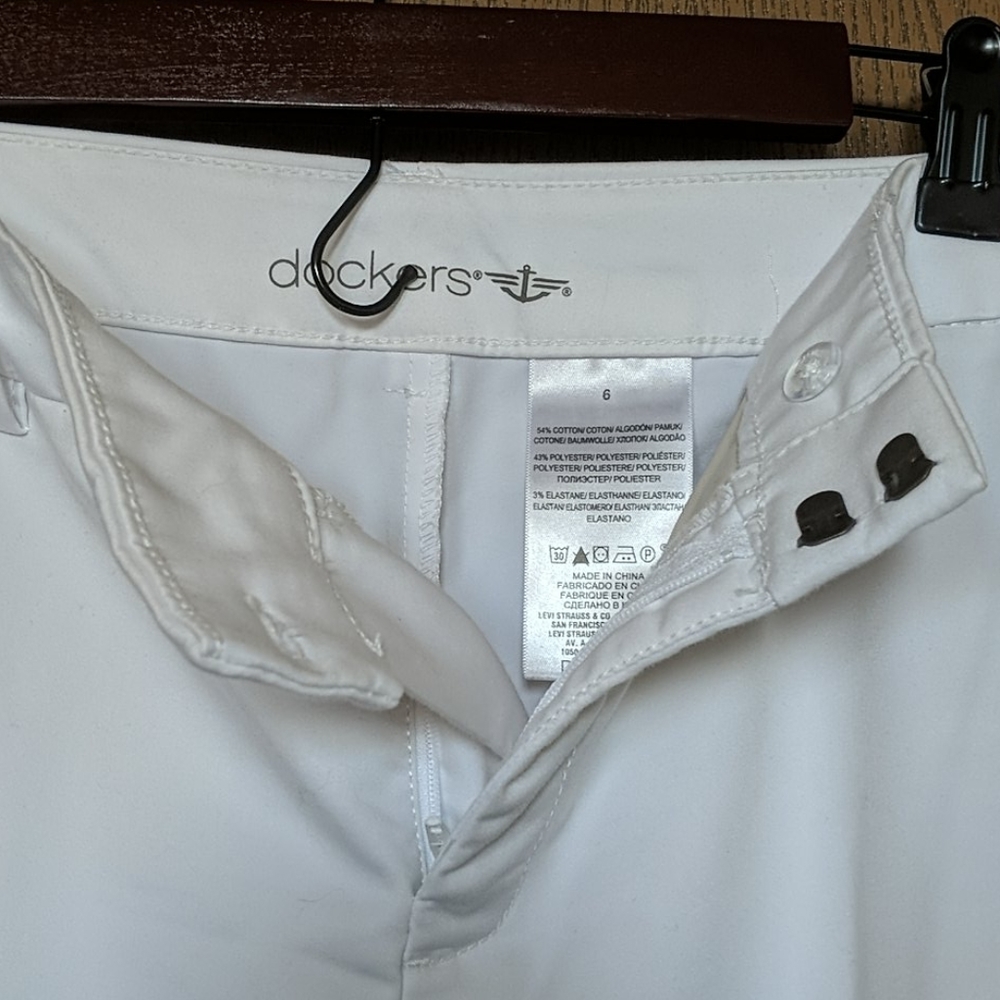 Dockers Capris - image 4